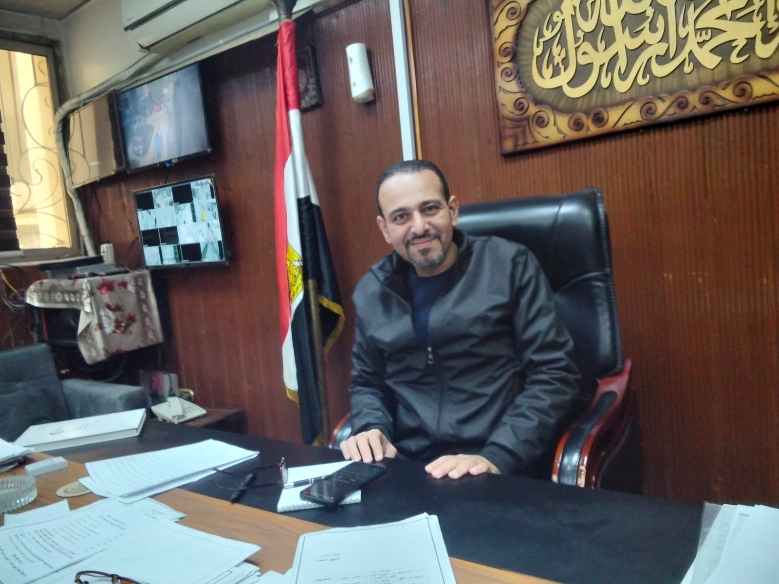 محمود البرنس.. حين يرتدي الضمير رداء الطب وتصبح الإدارة ملاذاً للمتعبين